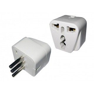 ADA136 Adaptador Universal de Ficha a 3 en Línea Blanco